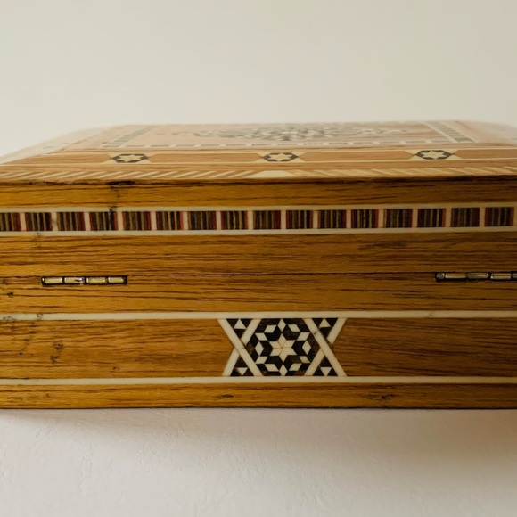 Wooden box - Picture 6 of 9